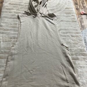 Gymshark Men's Sleeveless Hoodie in Light Taupe